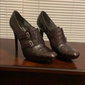 New without tags Guess Platform booties size 91/2